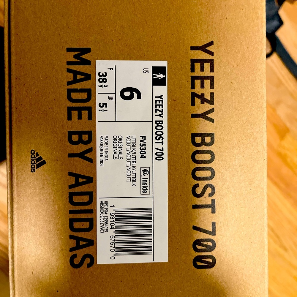 Yeezy 700 - Picture 5 of 5